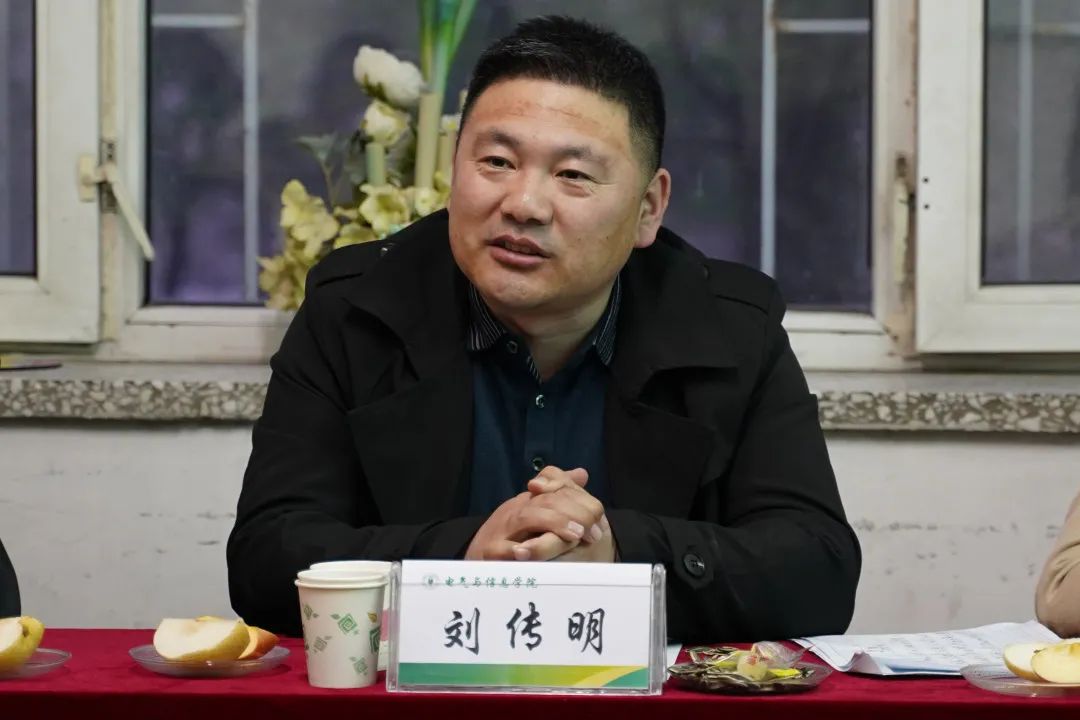 同时学院党委副书记刘传明在会上对各学生组织下一步工作安排提出了